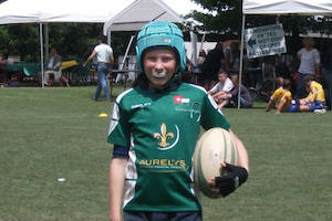  réadaptation des blessures -  protège-dents -  Médecine sportive A young rugby player with mouthguard